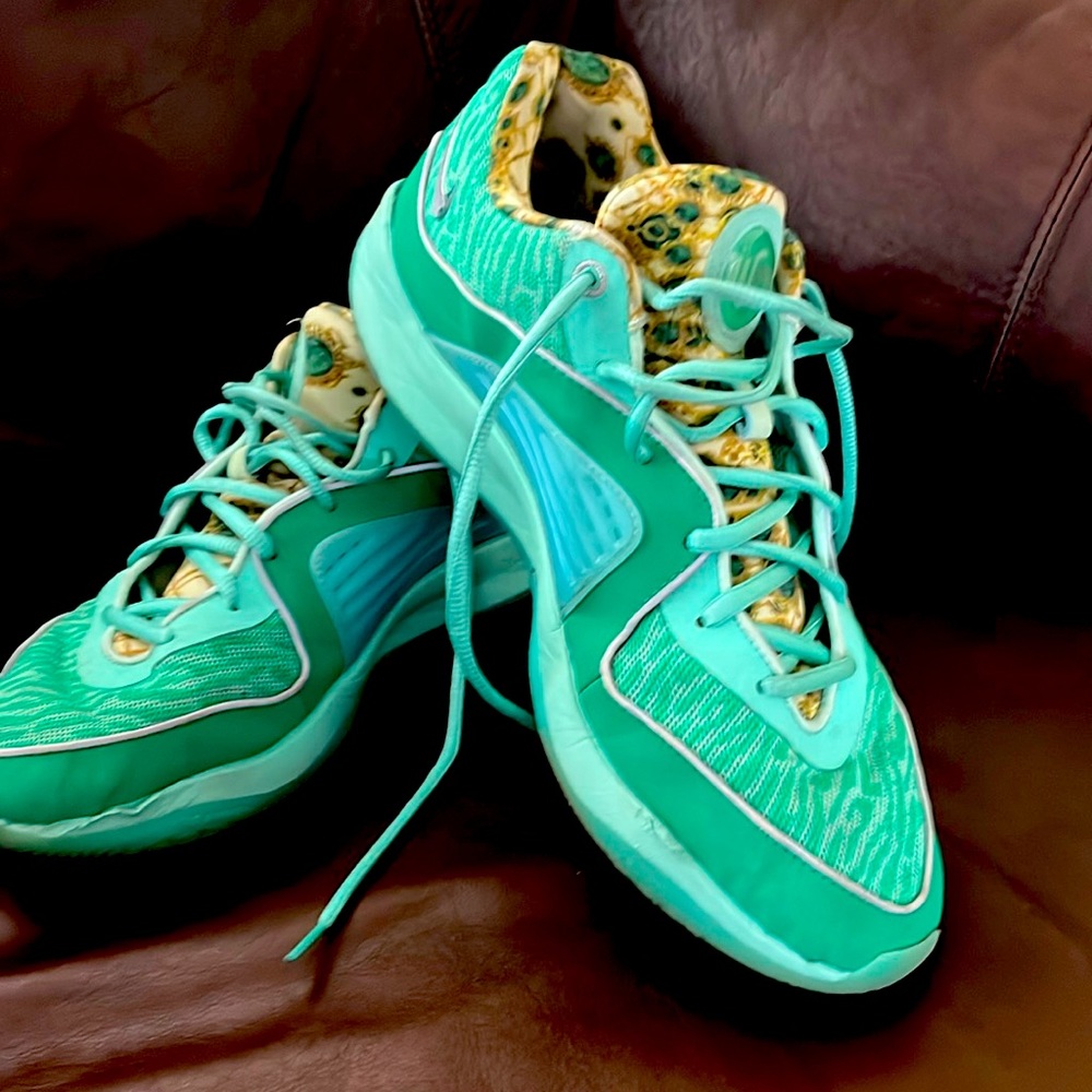 Nike KD16 Basketball sneakers